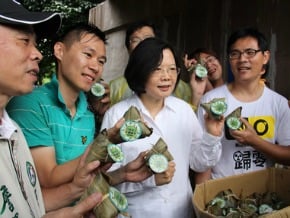 中港溪祭江洗港 小英發反核粽