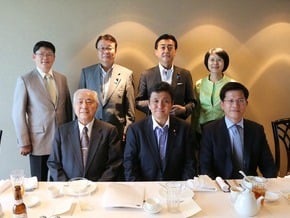 林佳龍訪日 會首相胞弟