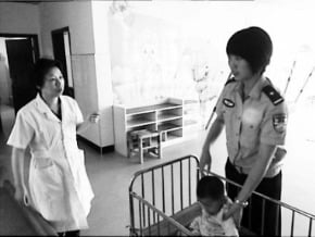 又見棄嬰！福州7個月大女嬰被棄廁所便槽內