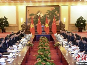 中越兩國領導人簽署南海熱線電話協議