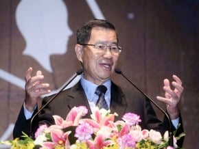 蕭萬長勉學子 做有貢獻領導人