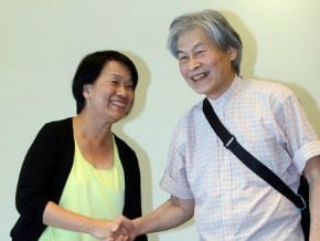 公視董事會成立 龍應台露笑容