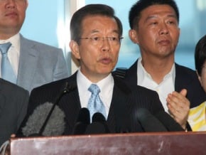 謝長廷抵港 出席董建華晚宴