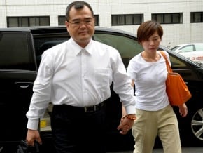 二審首開 林益世夫婦牽手出庭