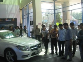 越南賓士車展登場