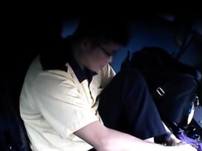 港鐵車長 邊駕駛、邊剪腳指甲