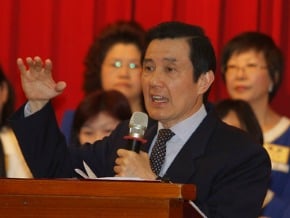 馬英九大脫稿 論募兵回應郝柏村