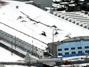 大雪壓塌機棚 日6架P3C偵察機受損　