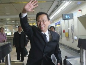 沈世宏卸任環保署長 送行人潮長500米
