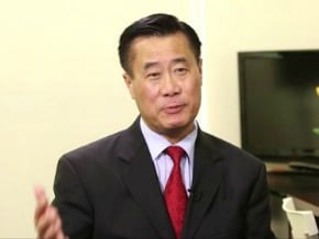 美國加州華裔參議員余胤良被捕