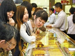 中國大媽搶金週年 虧數百億元