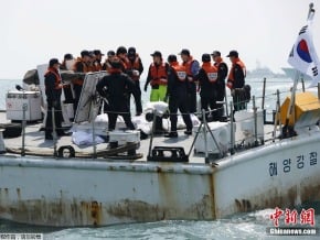 韓國船難致290人亡 救援隊清除障礙展開水下搜尋