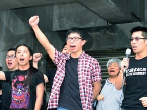 無視抗議 服貿自經區列入臨時會議程