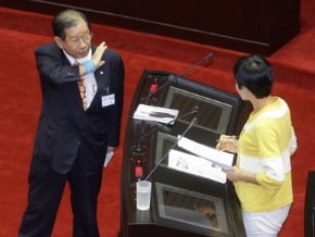 邱議瑩質疑「大中國思想」 許文彬激動表不滿