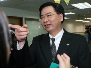 收到傳票 吳釗燮：我奉公守法