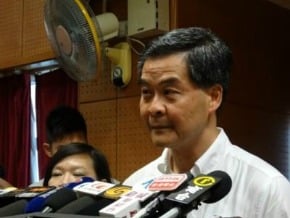 梁振英：今將如期向人大常委會提交政改報告