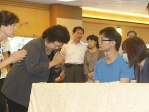 民進黨動員相挺 菊輕騎過關