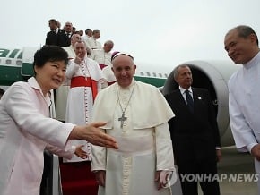 教宗方濟各訪韓 朴槿惠親迎