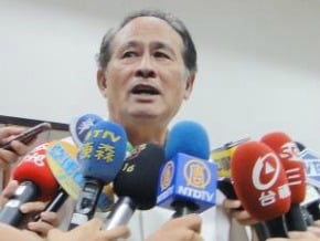 曹啟鴻坦言疏失 藍控瀆職