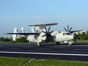 空軍E-2K空中預警機 首降國道