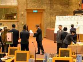 綠過半卻跑5票 議長寶座讓藍坐