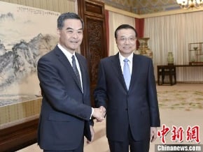 李克強分別會見來京述職的梁振英和崔世安