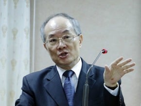 准了 黃世銘6日退休