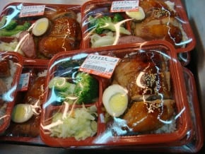 12月外食費多272元 創6年最大漲幅
