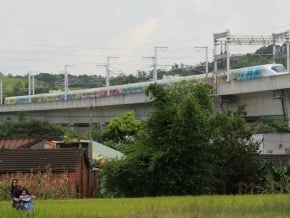 政院：高鐵往接管方向進行