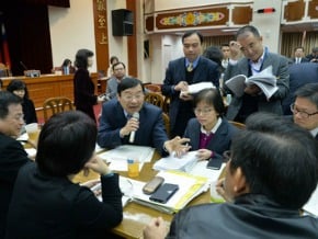 九月起雙卡降利率 信用卡優惠縮水