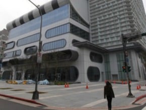 公布三創 鴻海：配合市府依法而行