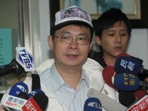 洪舅胡世和參選 「社會須改革國家需進步」