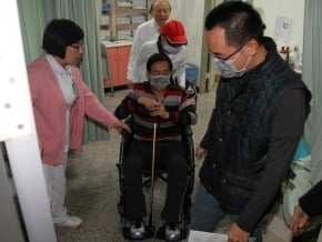 扁不接受徐佳青道歉：大街罵人 小巷道歉