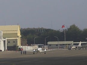 美軍F-18 迫降台南