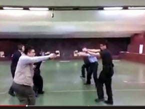 實彈代空包彈 國安局大官拿小兵命耍寶迎賓