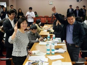 藍委退席 初審降公投提案門檻