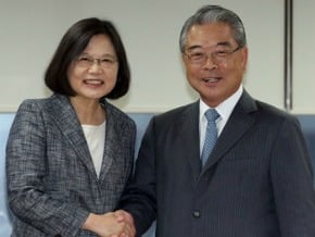 蔡英文：兩岸牌不能完全解決台灣問題
