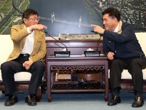 回擊郝龍斌「俗辣」說 柯P：後面還一堆爛攤