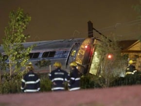 費城火車出軌 死亡人數升至8人