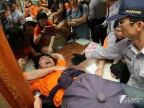 國道收費員佔領人事長室 36人起訴