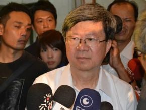 學生自殺身亡 吳思華：願對課綱爭議負完全責任