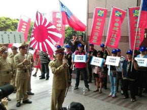 白狼率眾抗議民進黨 日軍服諷媚日忘祖 