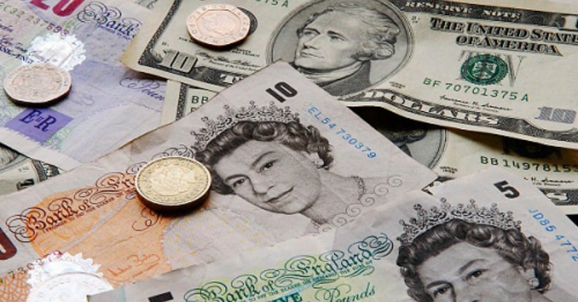 脫歐、留歐派拉鋸 英鎊重貶