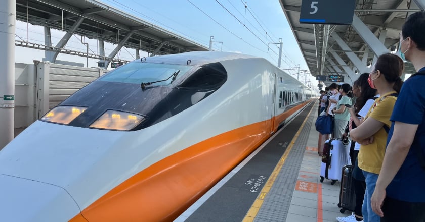因應中東局勢 政院：三鐵、客運、國內航線票價凍漲