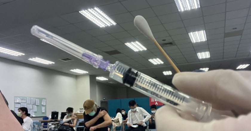 COVID-19疫情還在高原期　每日均增207例