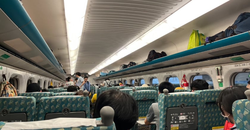 中秋連假高鐵票開搶 訂票系統卡頓旅客哀號