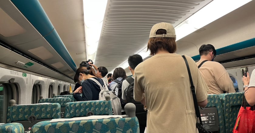 高鐵自由座擠爆 對號座旅客擠不上車 擬推「限量措施」