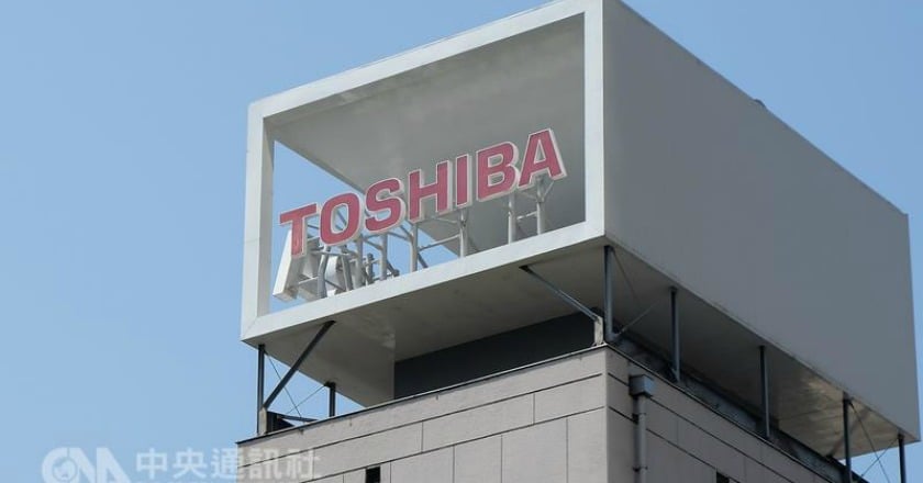 東芝趕上交財報 上年度虧88億美元