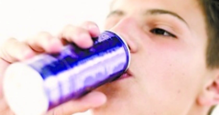 毀牙且致肥 專家：學童常喝運動飲料不健康