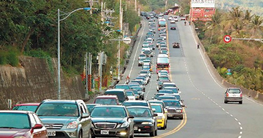 年節出遊困車陣 5招塞車操幫你活絡筋骨